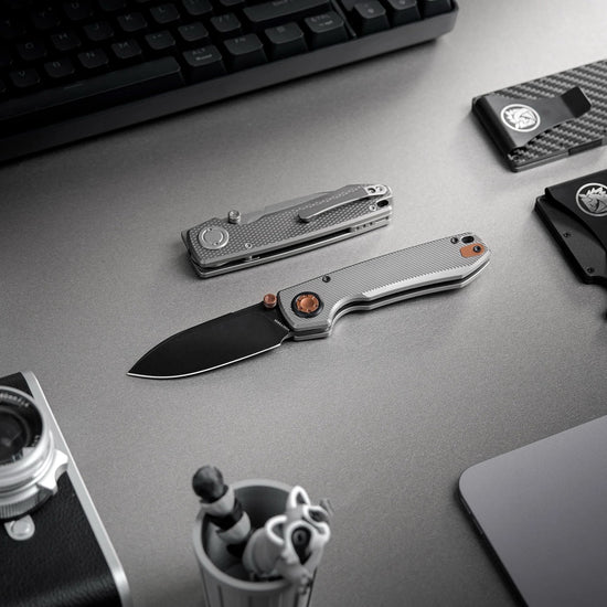 Vosteed Raccoon V Vanchor Lock A4004 - 3.22" M390 Black Stonewash Blade, Titanium Handle