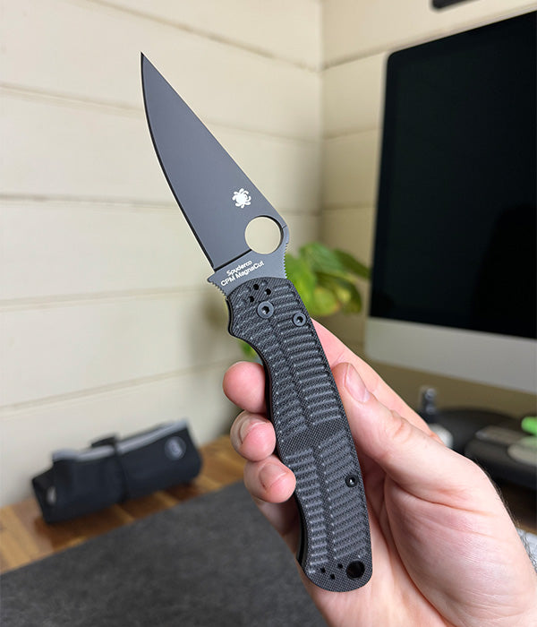 Spyderco Para Military 2 Salt C81GMCBKP2 - 3.45" MagnaCut Black DLC Blade, Black G-10 Handles