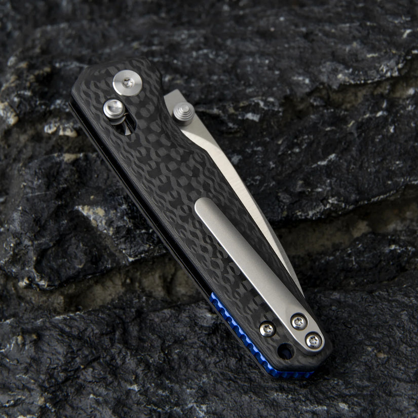 Olitans C045-S - 2.6" M390 Satin Blade, Carbon Fibre Handle