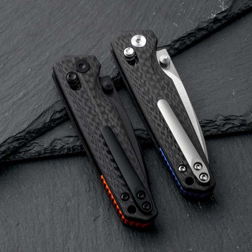 Olitans C045-S - 2.6" M390 Satin Blade, Carbon Fibre Handle