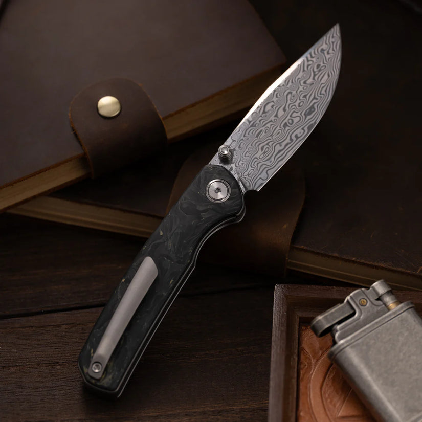 Olitans Gecko M070 - 3.07" Damascus Blade, Yellow Carbon Fibre Handle