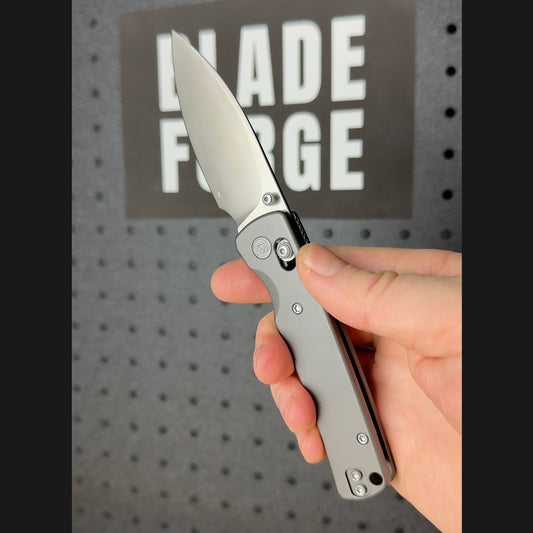 Miguron Vakor - 3.15" M390 Satin Blade, Dark Grey PVD Titanium Handle. MGR-633ADG