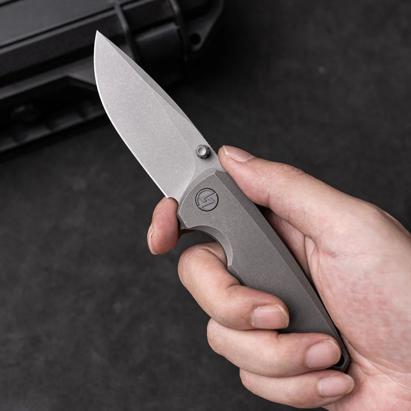 Olitans Bomber 2.0 T065 - 2.95" M390 Stonewashed Blade, Dark Grey Titanium Handle