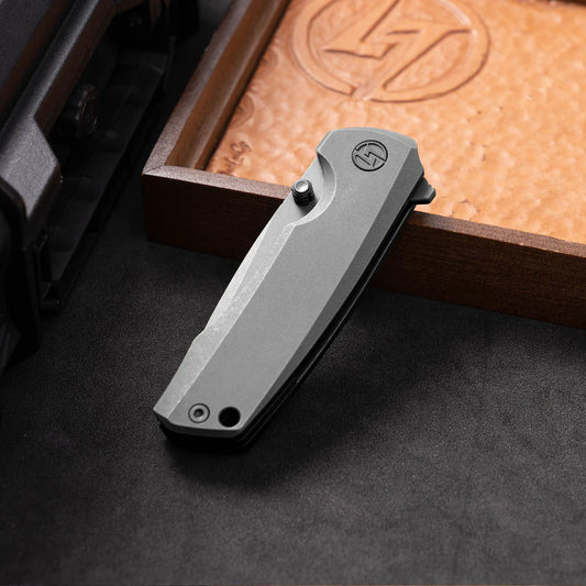 Olitans Bomber 2.0 T065 - 2.95" M390 Stonewashed Blade, Dark Grey Titanium Handle