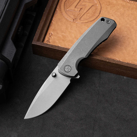 Olitans Bomber 2.0 T065 - 2.95" M390 Stonewashed Blade, Dark Grey Titanium Handle