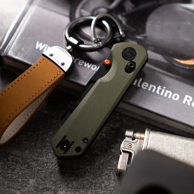 Olitans Adélie Penguin G076 - 2.68" Black Utility Blade, Green G10 Handle