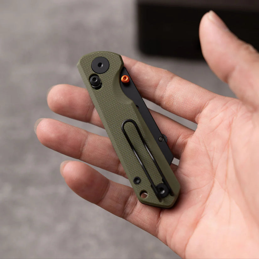 Olitans Adélie Penguin G076 - 2.68" Black Utility Blade, Green G10 Handle