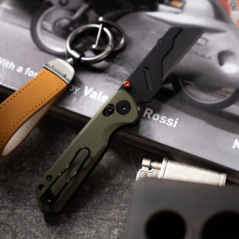 Olitans Adélie Penguin G076 - 2.68" Black Utility Blade, Green G10 Handle