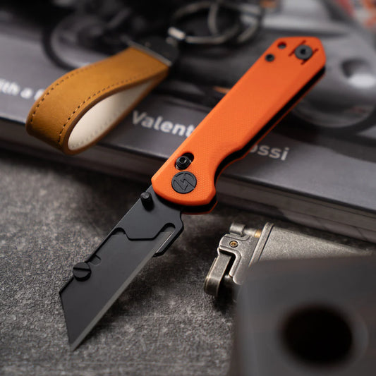Olitans Adélie Penguin G076 - 2.68" Black Utility Blade, Orange G10 Handle