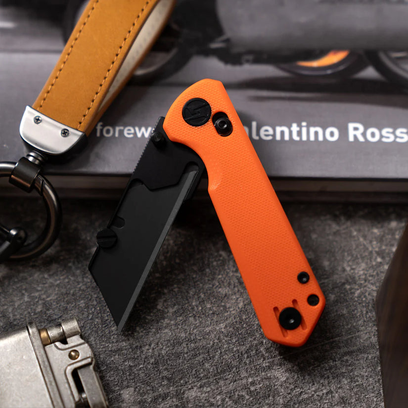 Olitans Adélie Penguin G076 - 2.68" Black Utility Blade, Orange G10 Handle