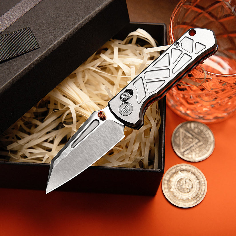 Trivisa Skarn-W - 2.9" M390 Satin Blade, Titanium Handle