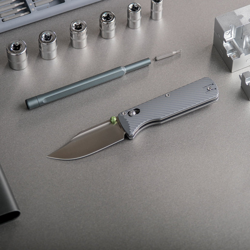 Vosteed Vombat A4101 - 2.92" M390 Satin Bowie Blade, Grey Aluminium Handle